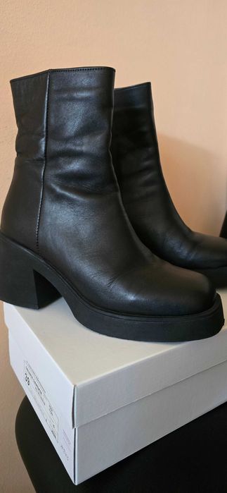 Дамски боти от естествена кожа номер 39