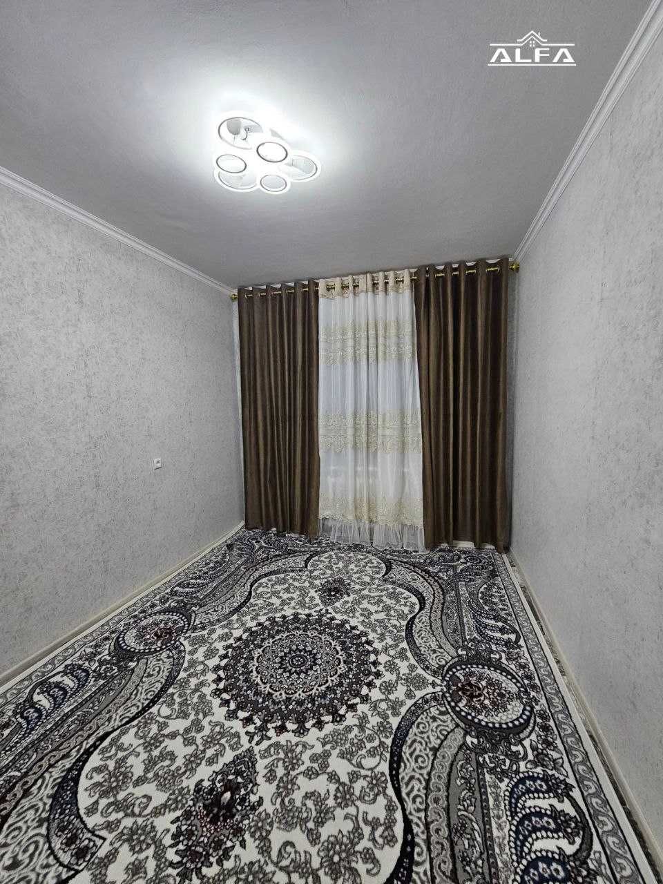 Buxoroda kvartira sotiladi 2 xonali 64m² 2-qavat.