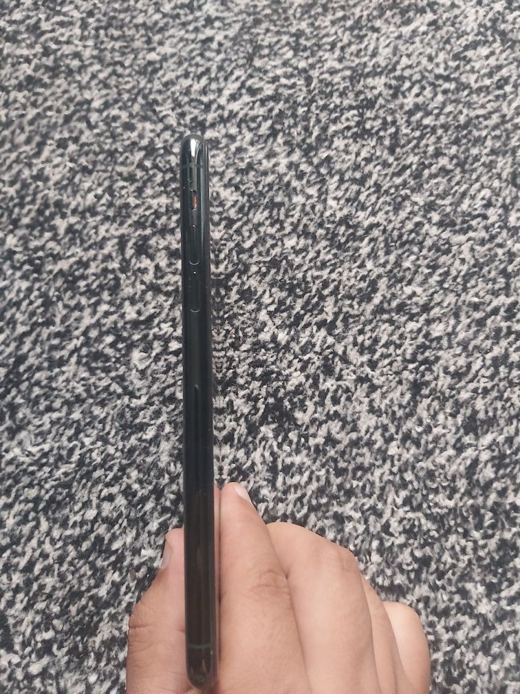 Iphone 11 pro max sotiladi 512 gb