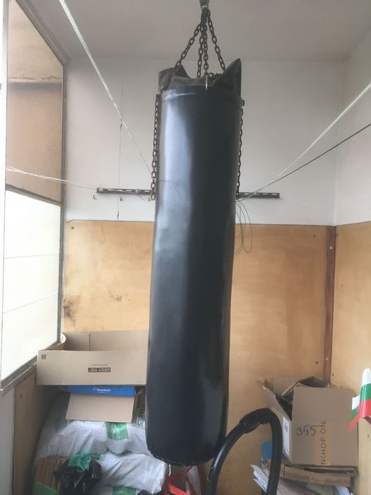 Продавам боксов чувал и ръкавици