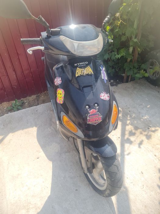 2 scutere 50 cm³ – Kymco și Suzuki
