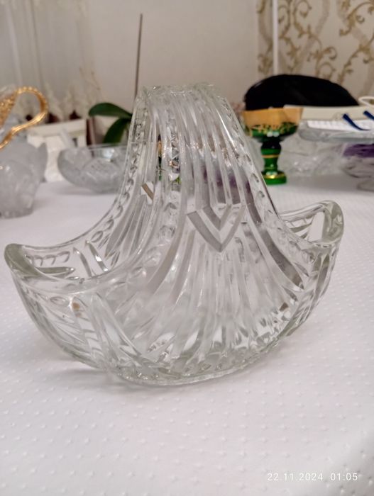 Продам хрустальную вазу корзинка в отличном состоянии сервантное хране