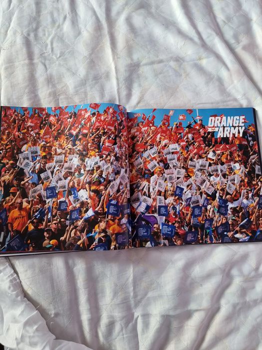 Max Verstappen red bull book championship F1 2021 и 2024 world champio
