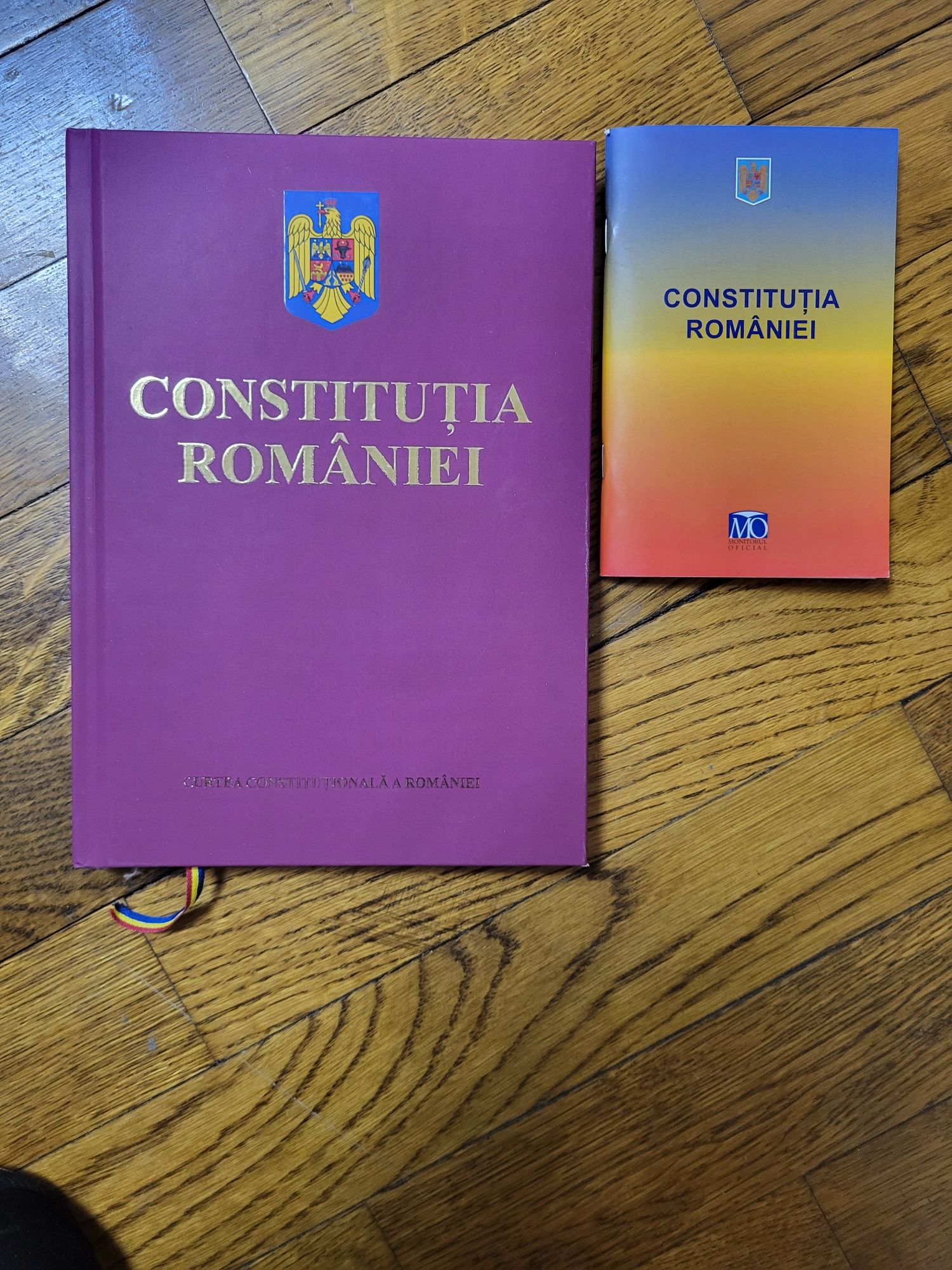 Vand pachet carti Constitutia Romaniei