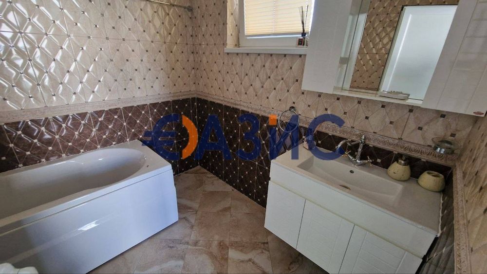 Къща с парцел и басейн, Чолакова Чешма, 212м.кв., цена 349000 евро