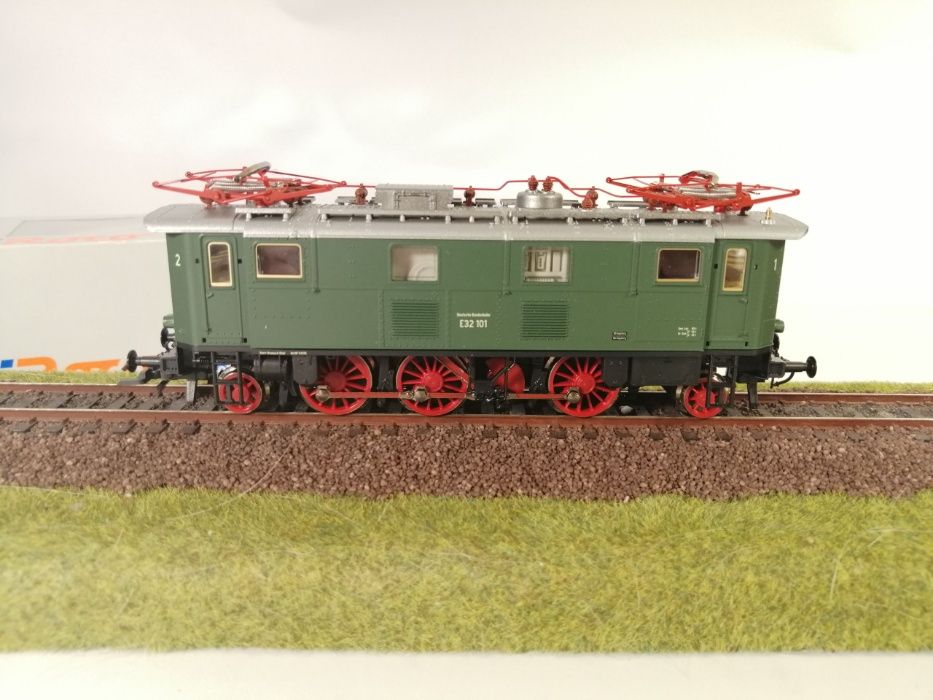 Locomotiva HO Roco E 32 63850 DCC Ready - Noua trenulet electric