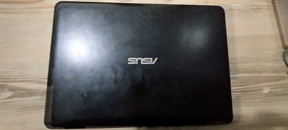 Asus notebook model R417M al calitate buna