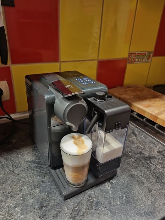 Espressor Delonghi Lattissima touch capsule Nespresso