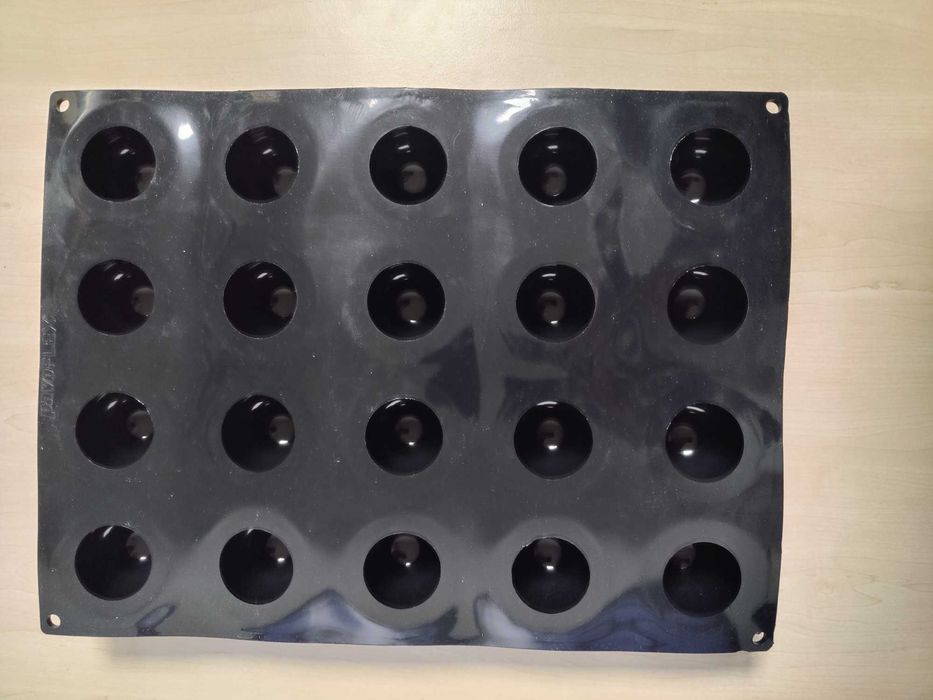 Forma Silicon 30x40cm, 20 cavitati de 6 cm, Pavoni