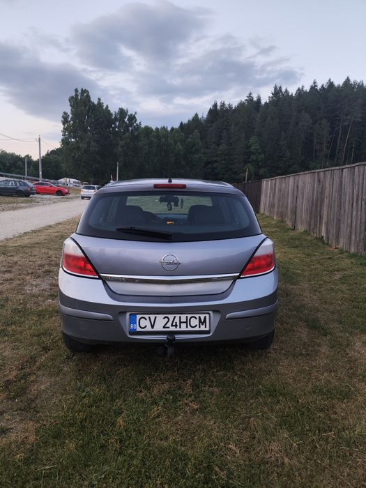 Opel Astra H
Motor 1.6 twinport 105 CP - Benzină
Transmisie manuală in
