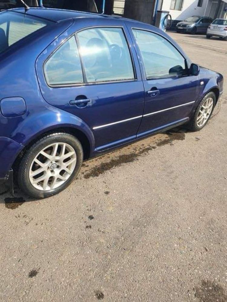 Vând Volkswagen. Itp și asigurare  expirate in urma cu 2 saptamani.