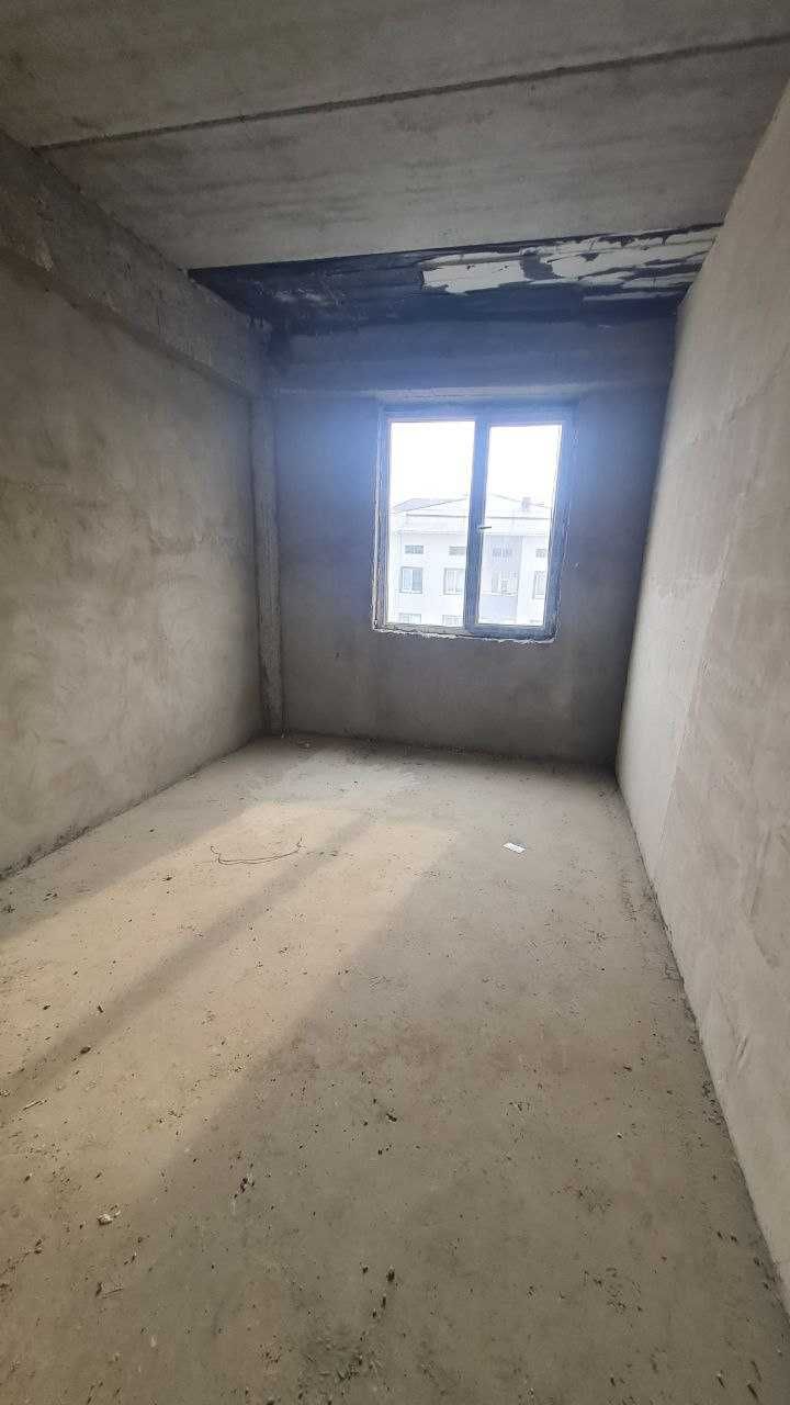 3 xonali kvartira sotiladi