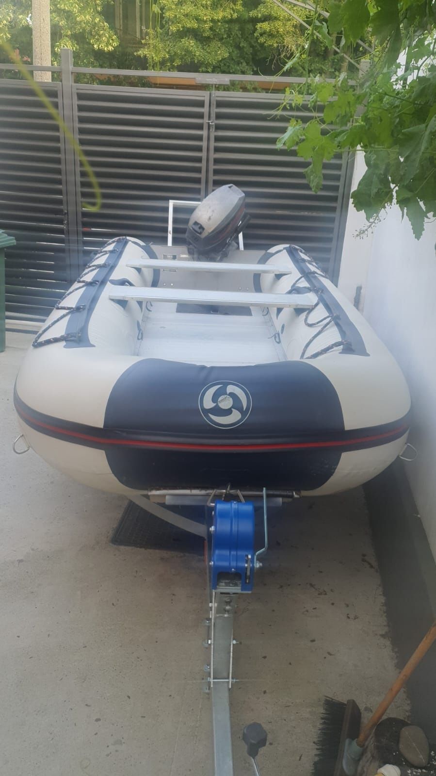 Barca yamaha 3,80m cu motor mariner de 20 cp