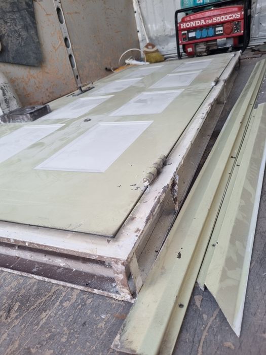 Ușa metalică cu pervaz