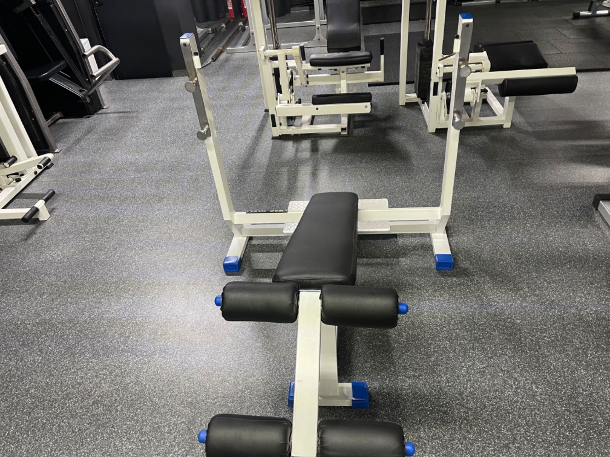 6 Aparate Fitness(Paramount) + 3 bănci cu bara inclusa