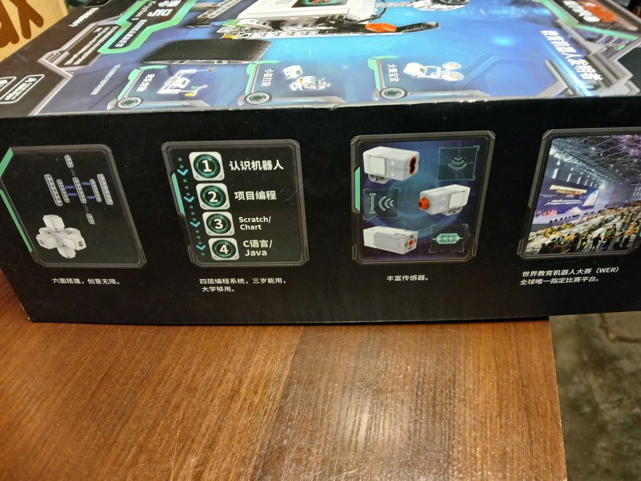 Abilix Krypton занимателен робот за програмиране.