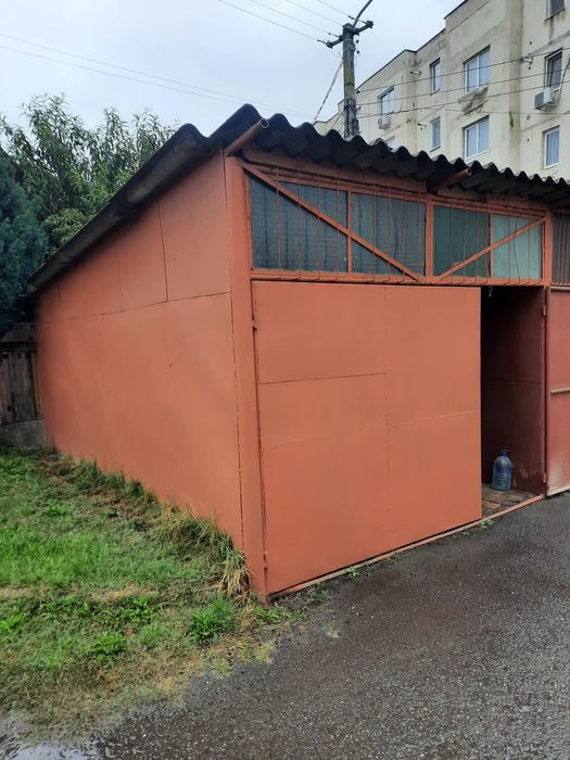 Vând garaj situat lângă blocul A.N.L. cel vizavi de Casa Verde.