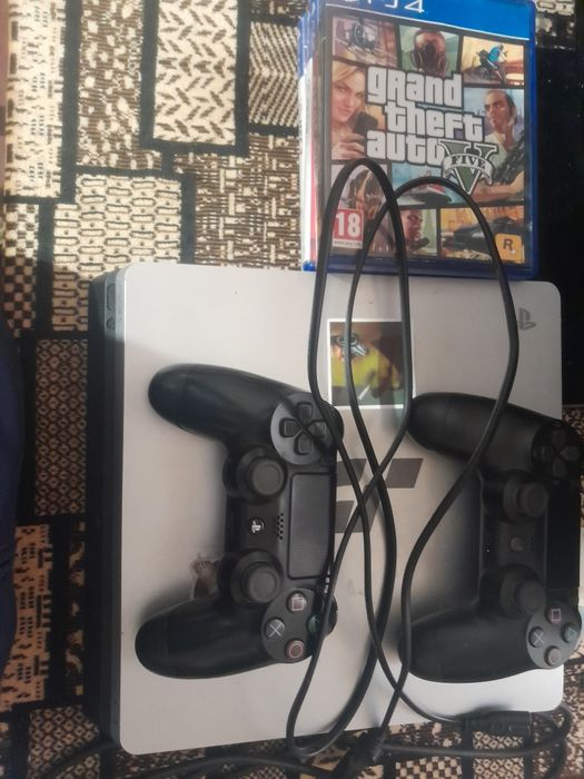 Vand sau schimb PS4 1 TB
