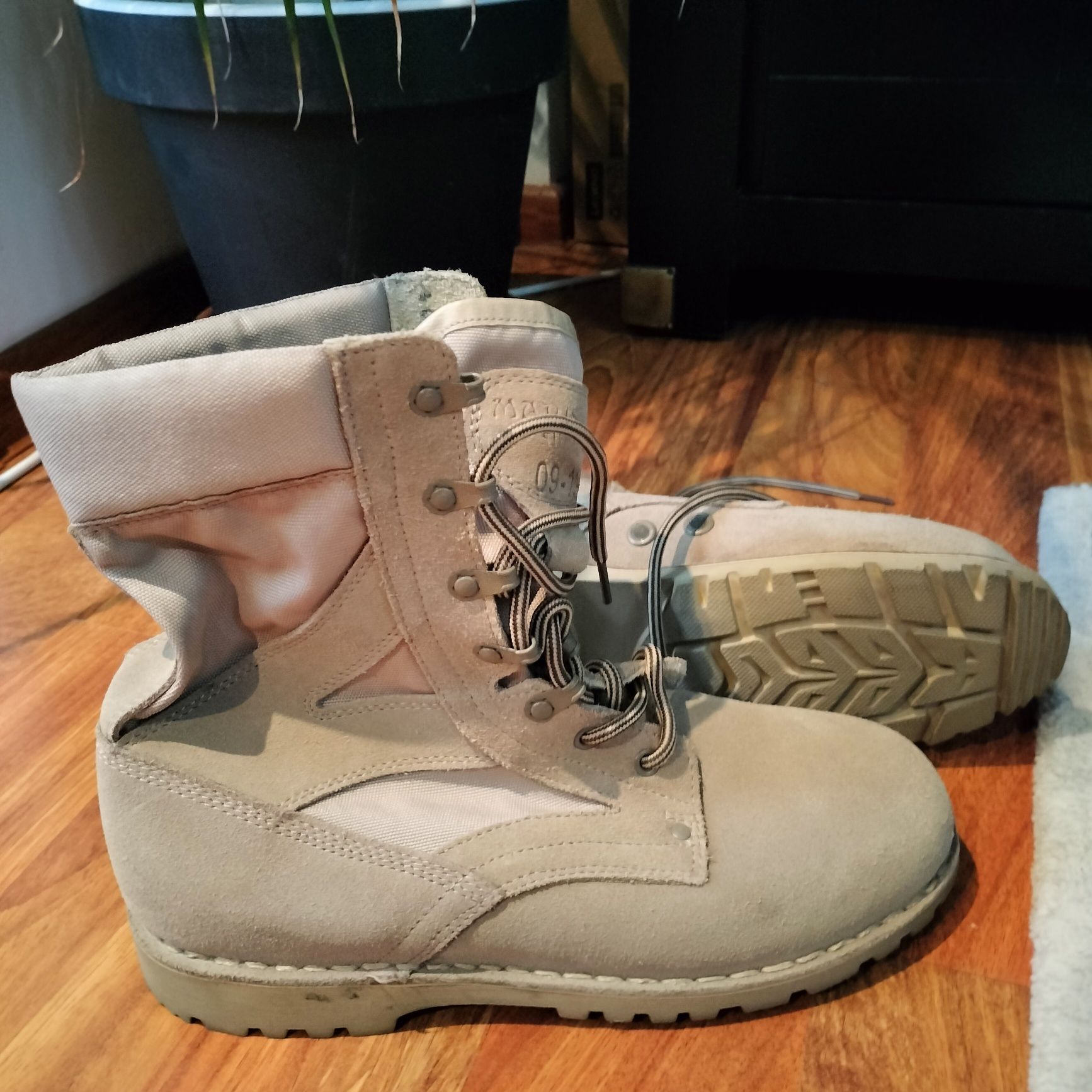 Bocanci militari noi