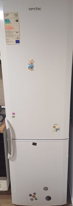 Frigider Arctic K386B – în stare bună, funcționează foarte bine