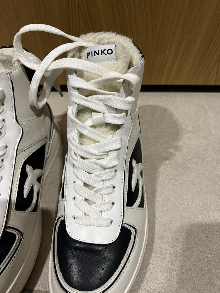 Маратонки Pinko.