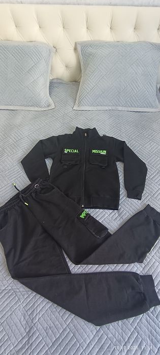 Костюм спортивный. Срочно продам.