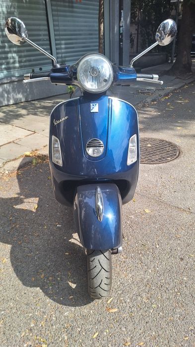 Vespa GTS 125                            .