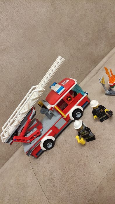 LEGO® City 60107 - Пожарникарски камион със стълба