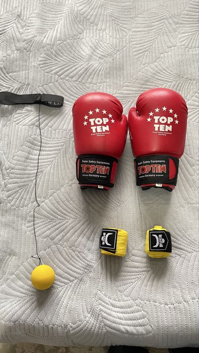 Продам боксерские перчатки и футы