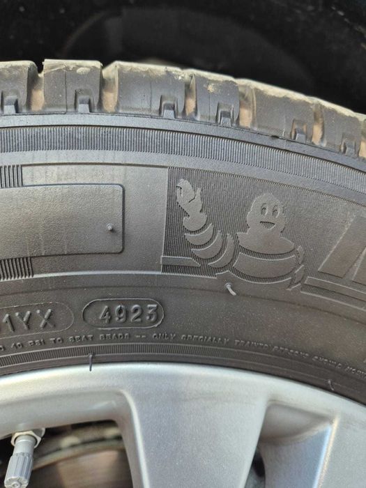Джанти с гуми за Mercedes Sprinter 
като нови MICHELIN 235/60/17C
