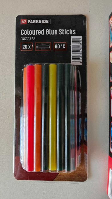 Pistol lipit cu adeziv la cald + 40 batoane adeziv colorate si albe