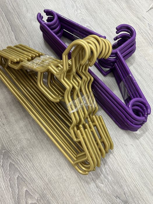 Продам.  вешалки,плечики