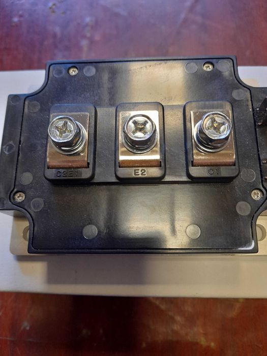 Tranzistor bipolar cu poartă izolată (IGBT)  CM400DY-24A