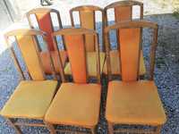 Запазени дървени столове
