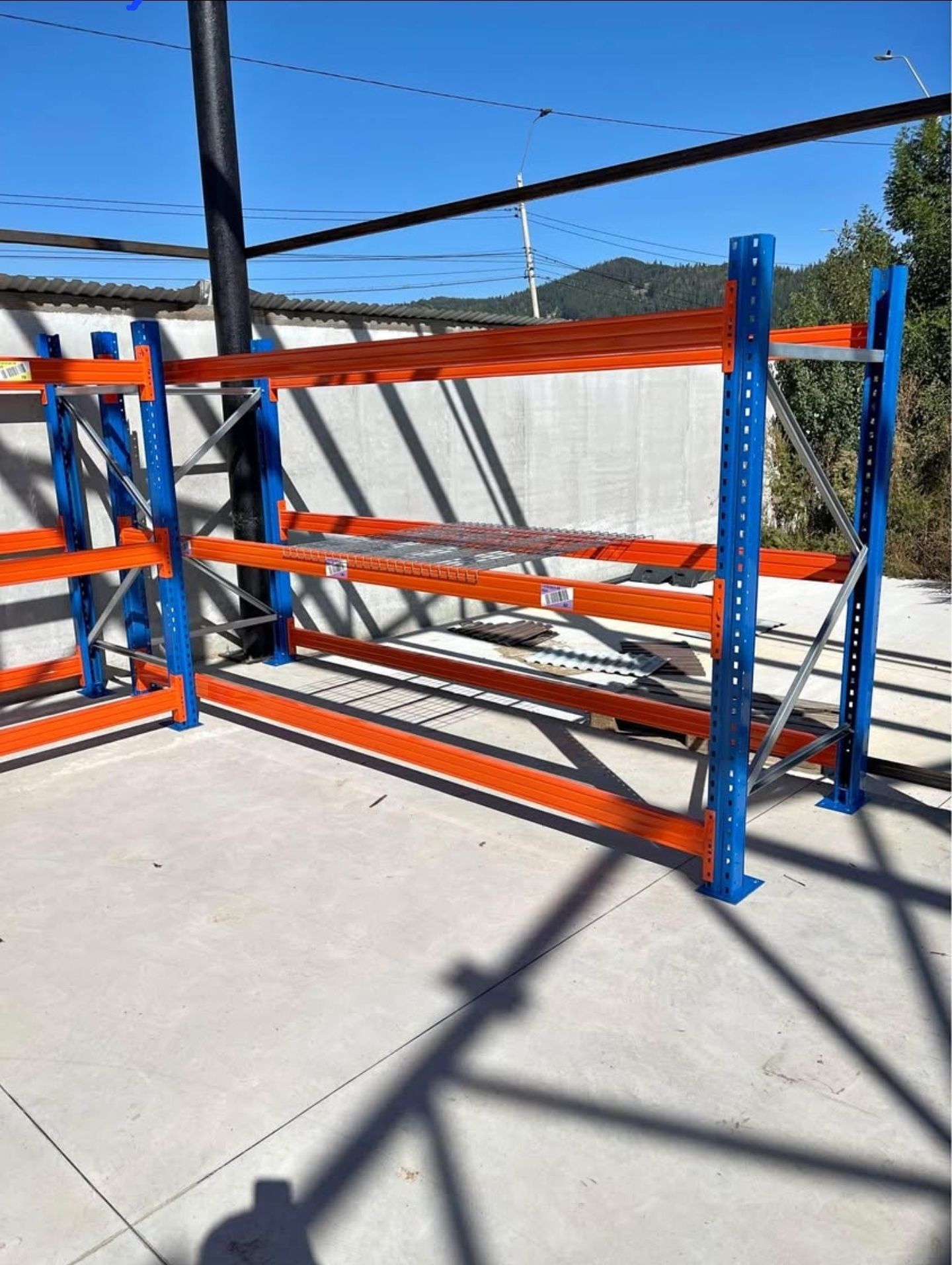Rafturi metalice industriale reglabile 
Avem orice dimensiuni livram i