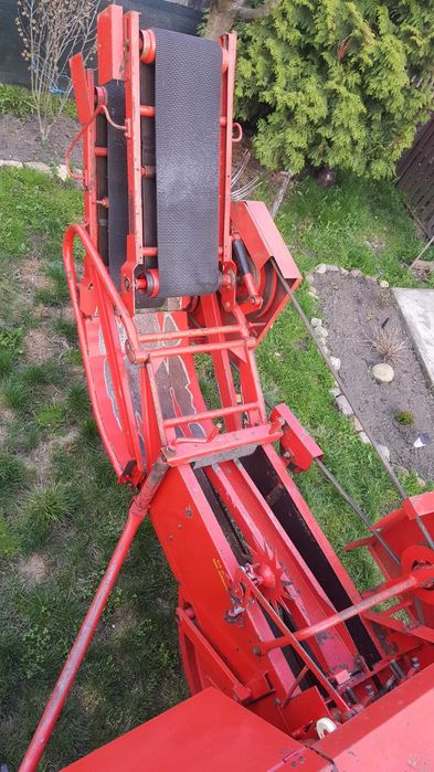 Vând aruncător de baloți P22 ce vine montat pe balotiera Welger Ap45