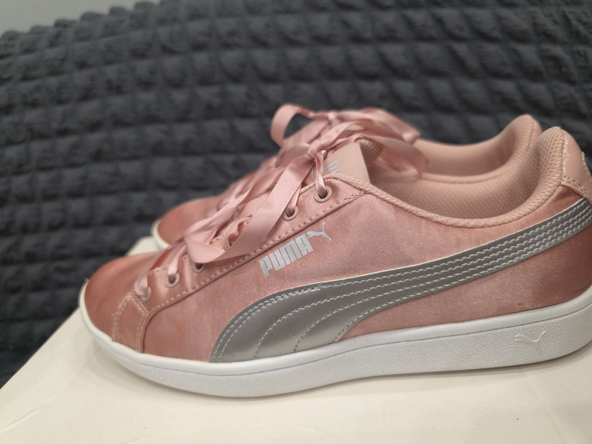 Дамски кецове Puma розов сатен 38.5