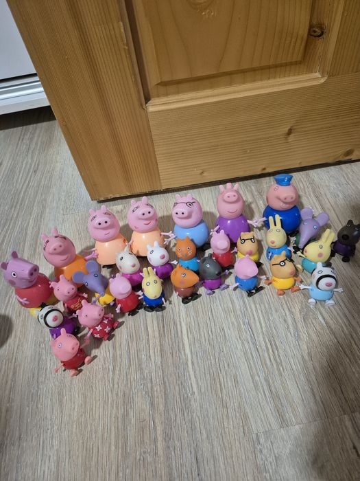 Jucării din patrula catelusilor și Peppa pig