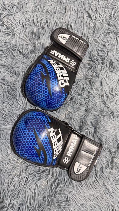 Продам боксерские перчатки