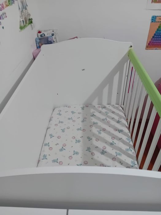 Pătuț copil transformabil de la bebeluș la junior