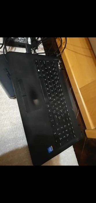 Baza laptop HP 250 G4 functionala se poate conecta la tv, monitor