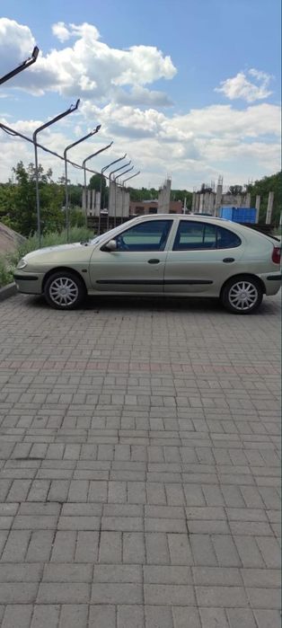 Продам автомобиль рено меган