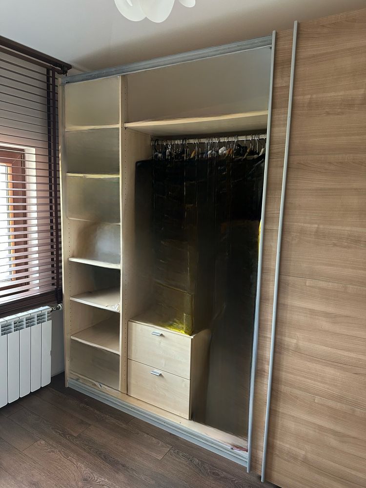 Гардероб с плъзгащи врати 3м/2,10м