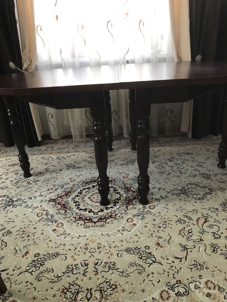 Пподам стол для гостинной