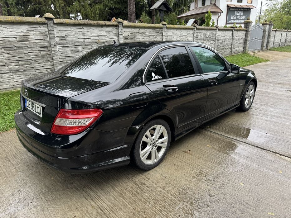 Vand/ Schimb mercedes c220