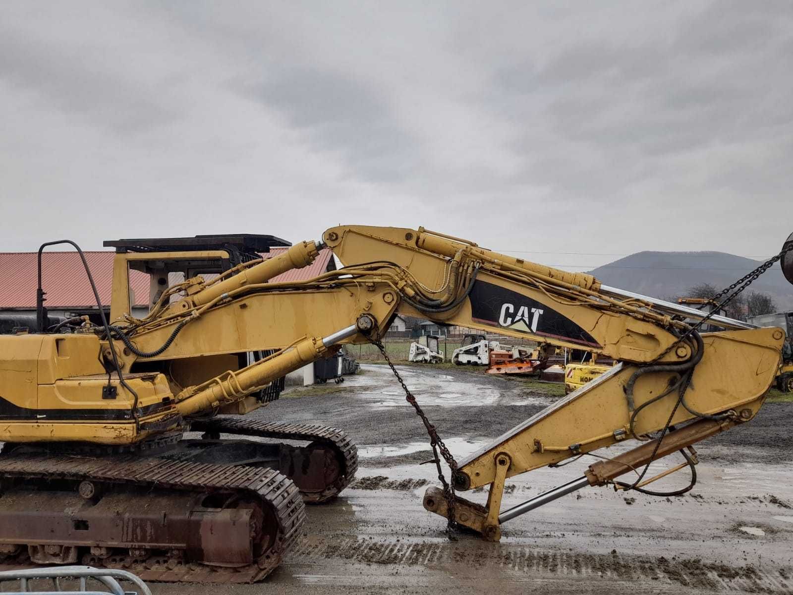 Dezmembrez excavator pe senile Caterpillar 325BL