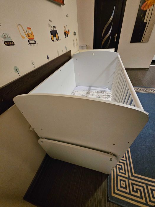 Patut bebelusi complet cu comoda si masa de infasat – stare buna