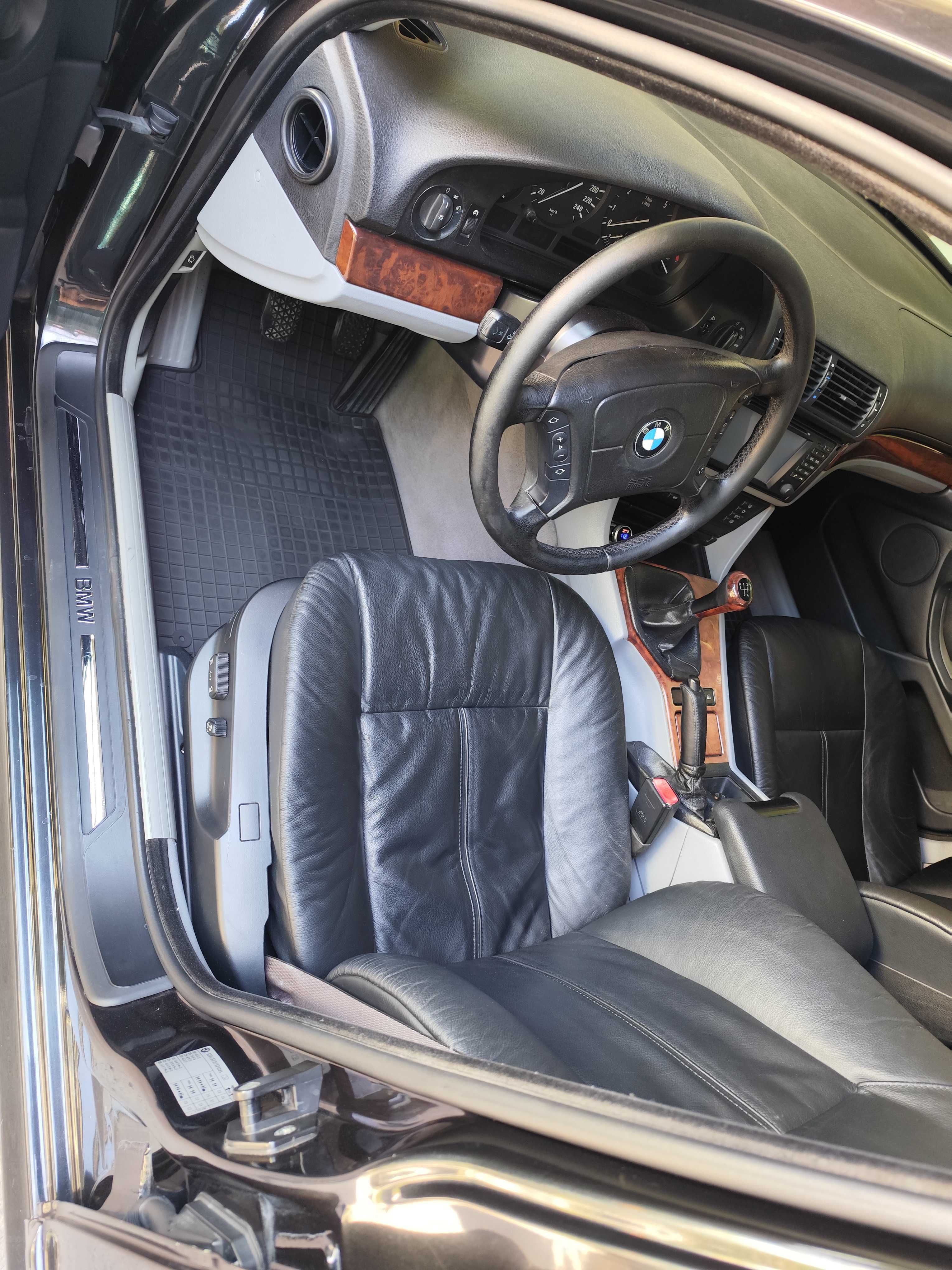 BMW E39 528 Touring