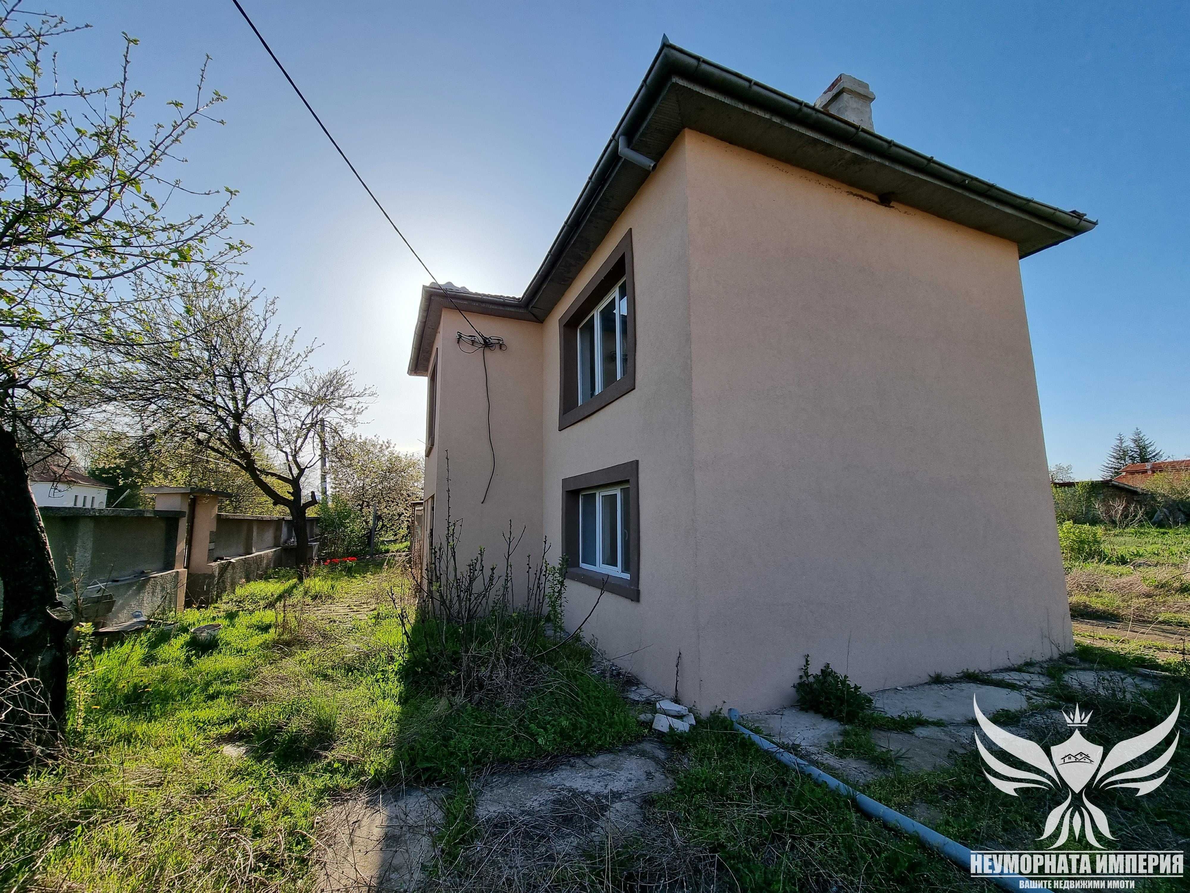 Двуетажна къща 140РЗП с постройки+1500кв. двор село Патриарх Евтимово