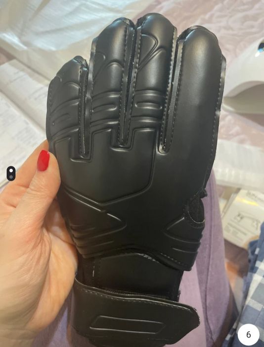 Продам  футбольный перчатки размер 10 продам срочно